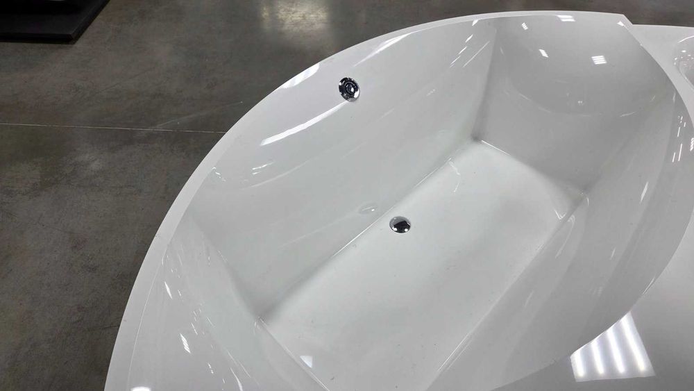 Ванна кутова кварилова Villeroy & Boch , DuschoLux,Ideal Standard