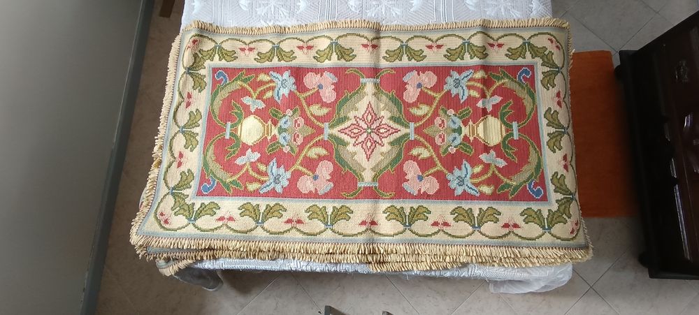 Três Tapetes arraiolos