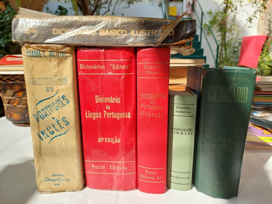 Set of old dictionaries (one from 1962) in Portuguese and English