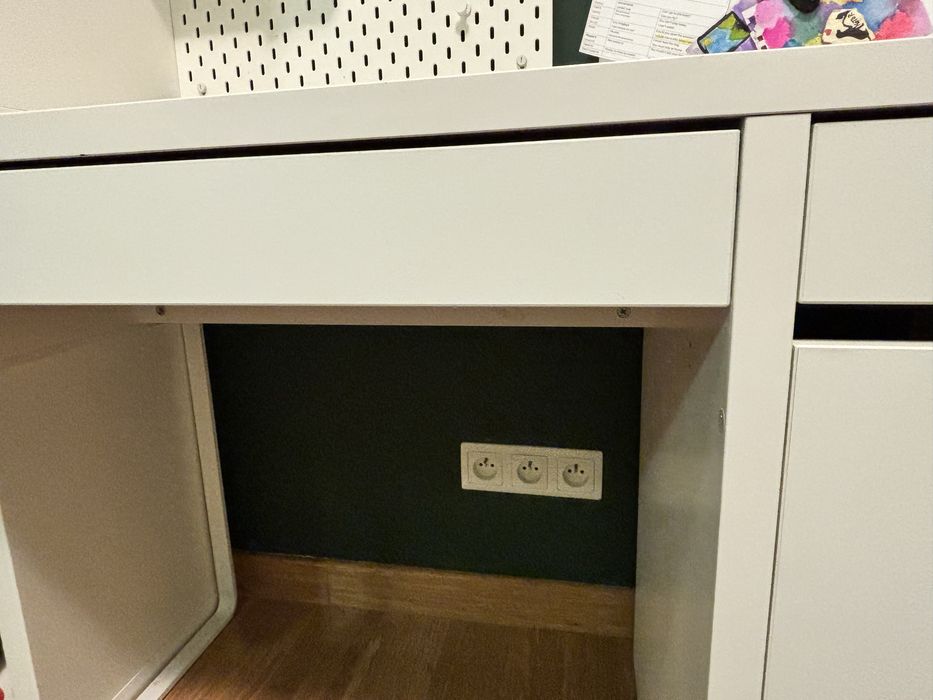 Biurko IKEA MICKE białe (105x50 cm)