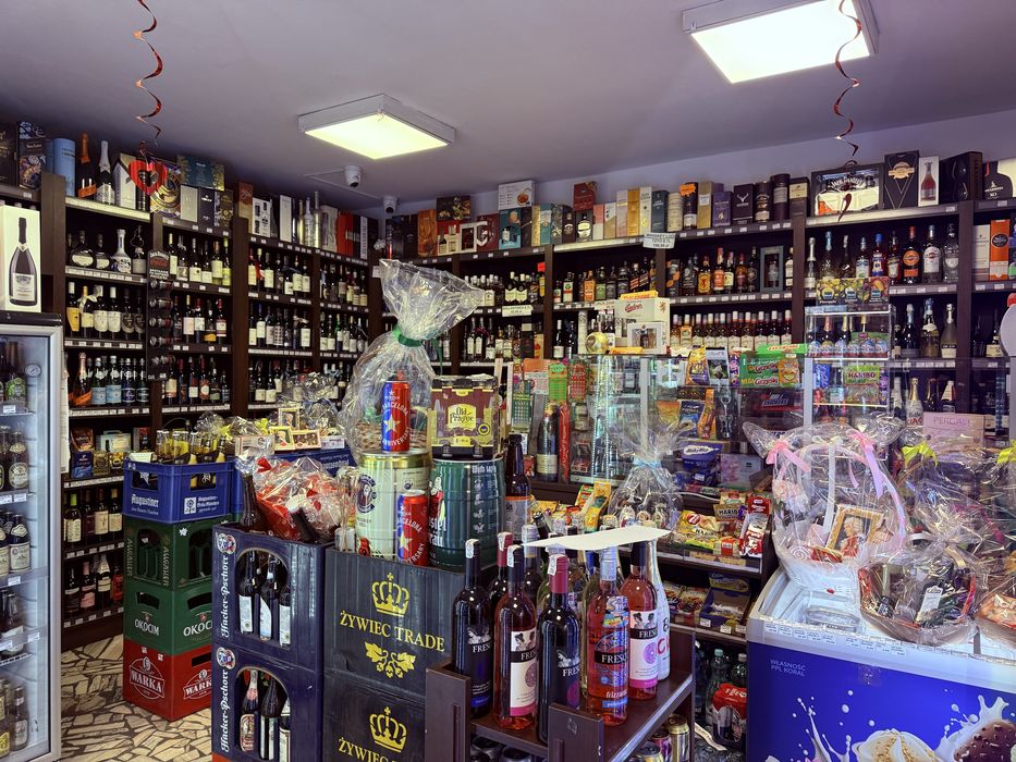 Odstąpie działajacy sklep alkoholowy i wyposażenie w Wołominie