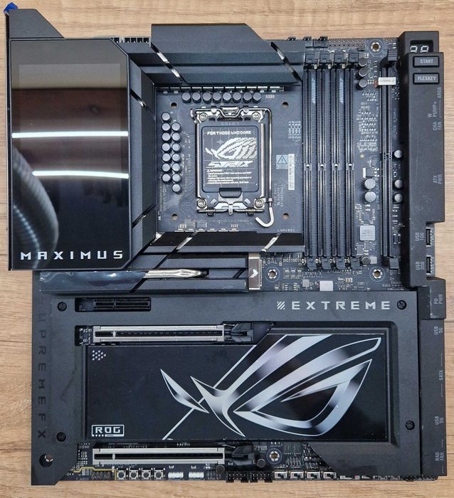 Płyta główna ASUS ROG MAXIMUS Z890 EXTREME box gwarancja nr. 536201