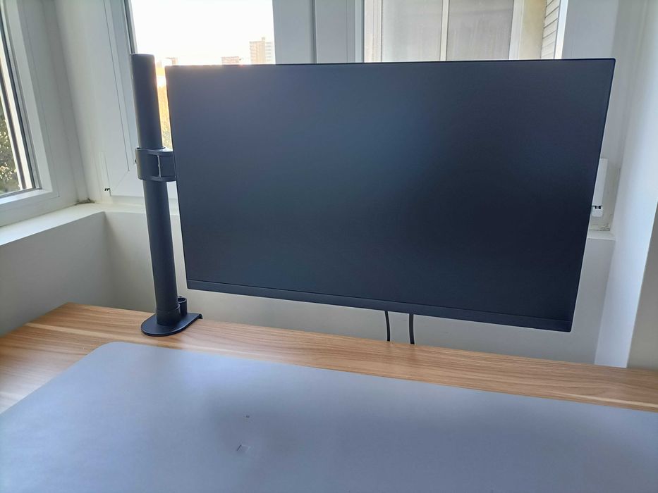 Braço / Suporte Articulado para Monitor (Ajustável e VESA)