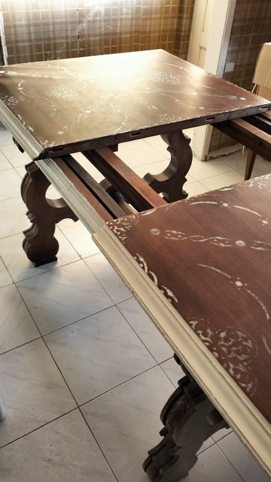 Mesa extensível de madeira