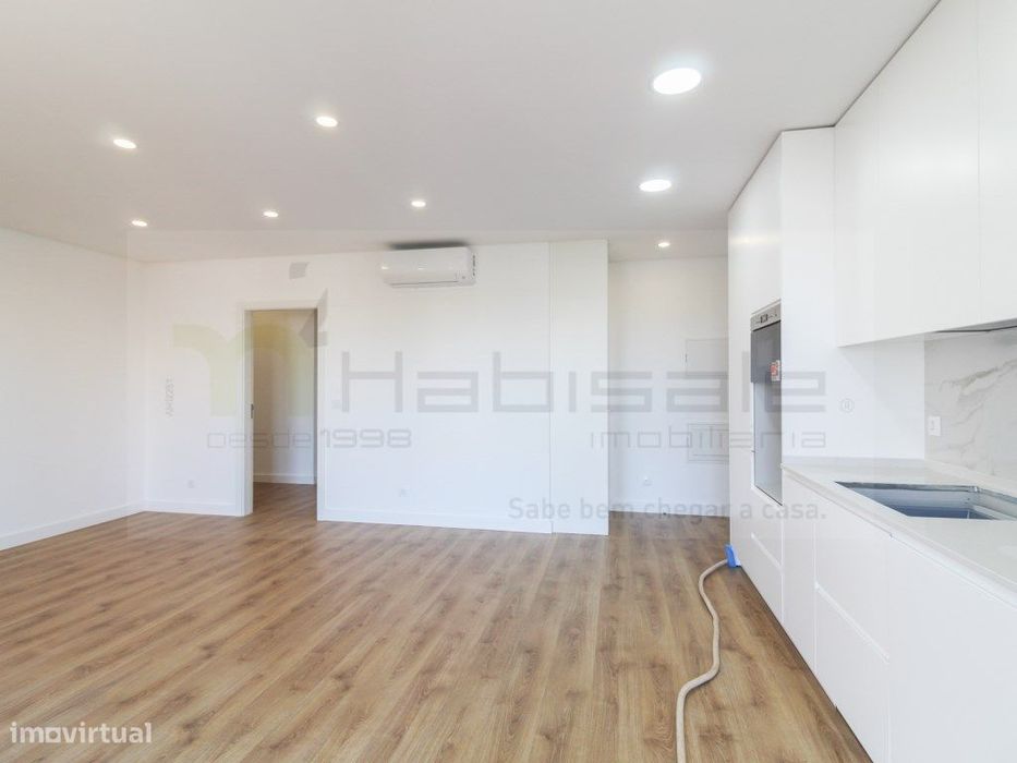 Apartamento T3 com varanda e barbecue | Paradela, Santo António dos...