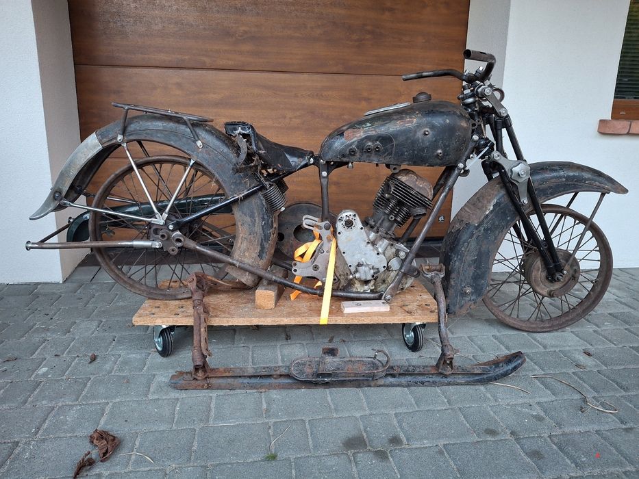 TIZ AM 600 silnik