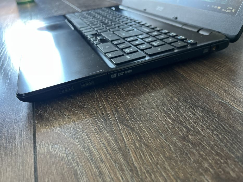 Laptop Acer  E5-571G  intel i3 4030U / 250GB SSD / 12 GB  / Windows 11