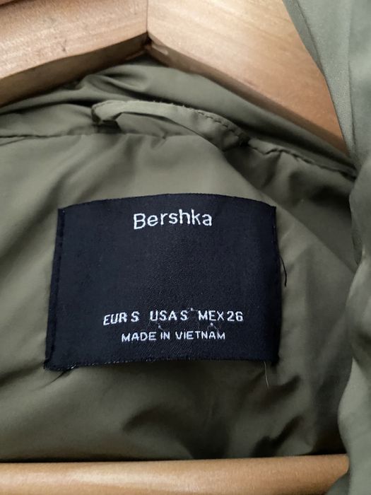 Blusão acolchoado gola alta verde Bershka