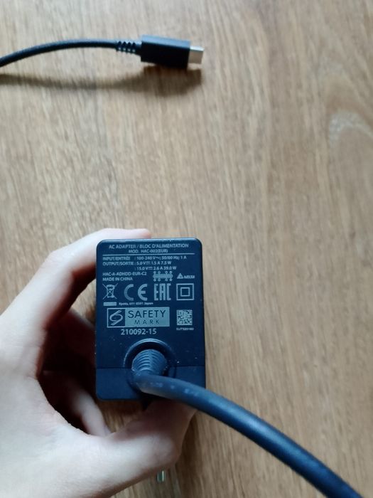 Nintendo switch z akcesoriami i kartą pamięci