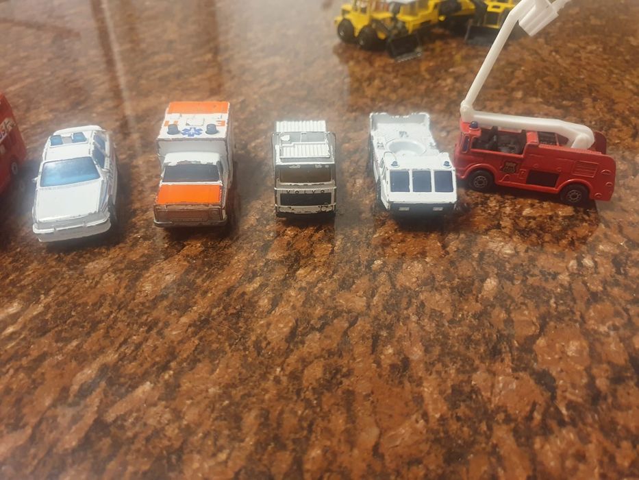 1:64 Matchbox Resoraki