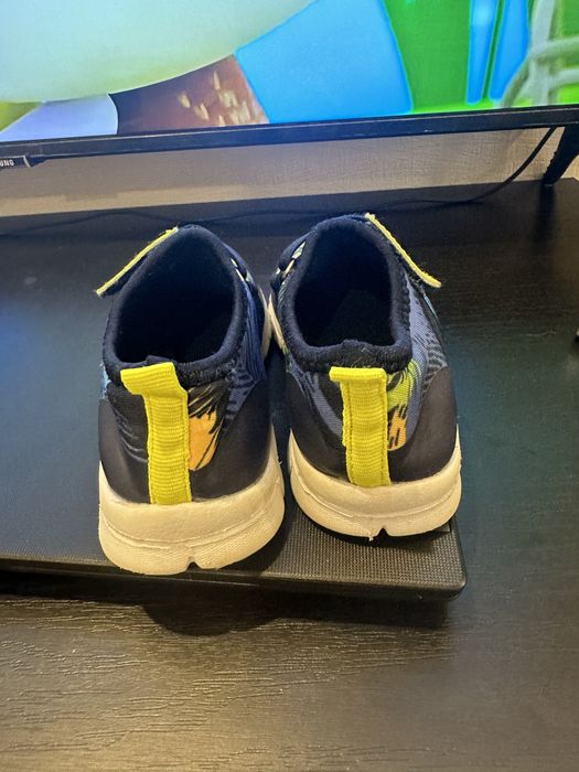 Кросівки дитячі нові