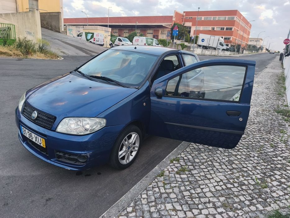 Fiat Punto 80
Motor a gasolina 1.2L 100cv
Modelo: 2004
Vidros e espelhos elétricos
Correia de distribuição, embraiagem, óleo e filtros foram trocados.