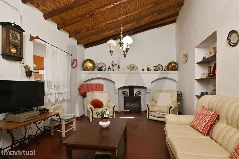 Moradia Alentejana com Terraço, Cave Ampla e Churrasqueira – Barrancos