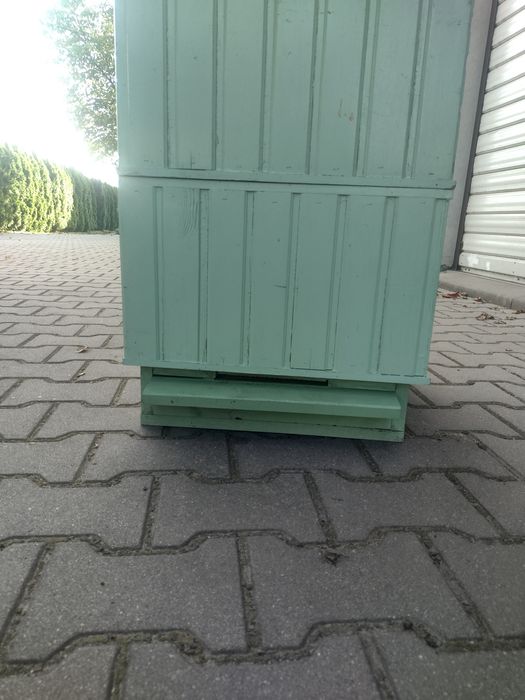 3 Ule wielkopolskie 10 ramkowe z pszczołami. pszczołami