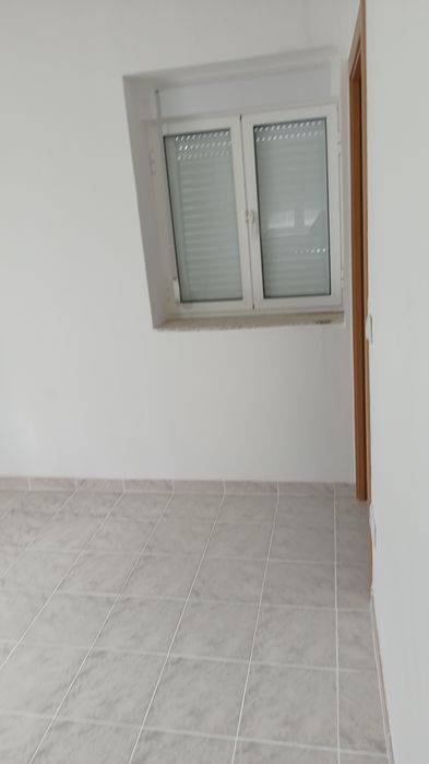 Aloga se T2 por 550€ mês