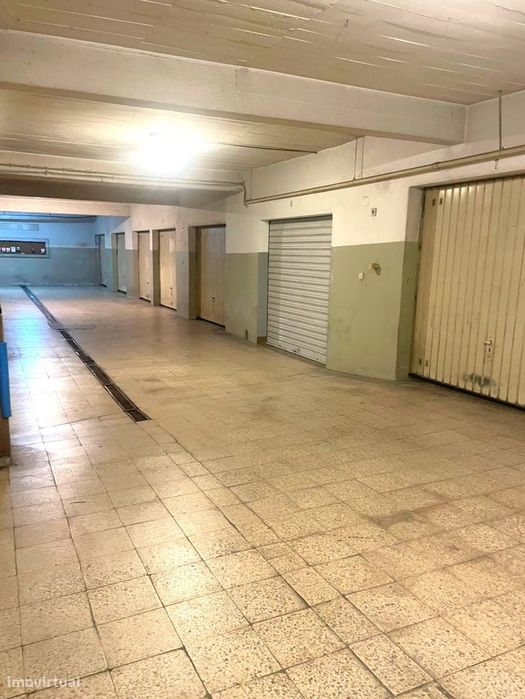 Garagem Box - Laranjeiro Centro 17M2
