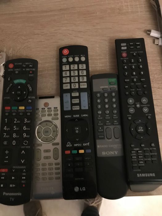 Piloty do różnych tv i sprzętu RTV