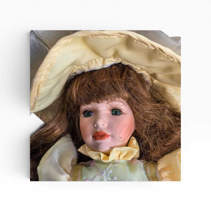 Boneca Porcelana Leonardo Collector’s “Rebecca” – 30 cm