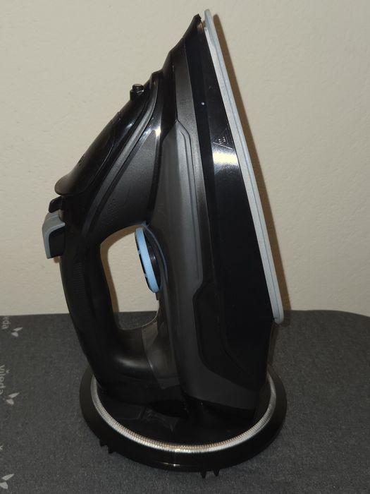 Żelazko Qilive czarne bezprzewodowe