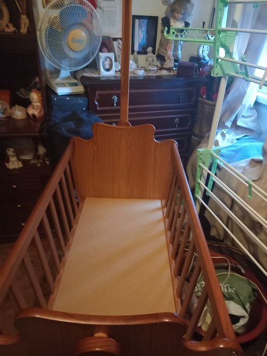 Berço em  madeira