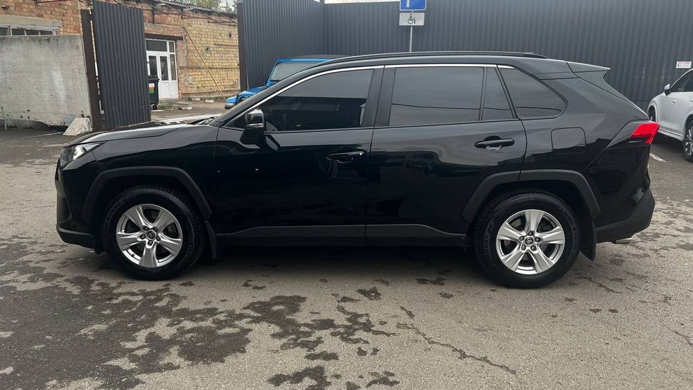 Продам Toyota RAV4 2021 року офіційна