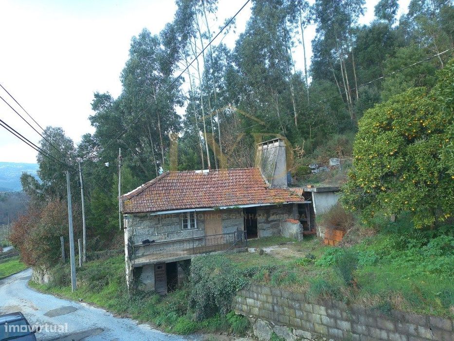 Moradia com terreno Para Restauro