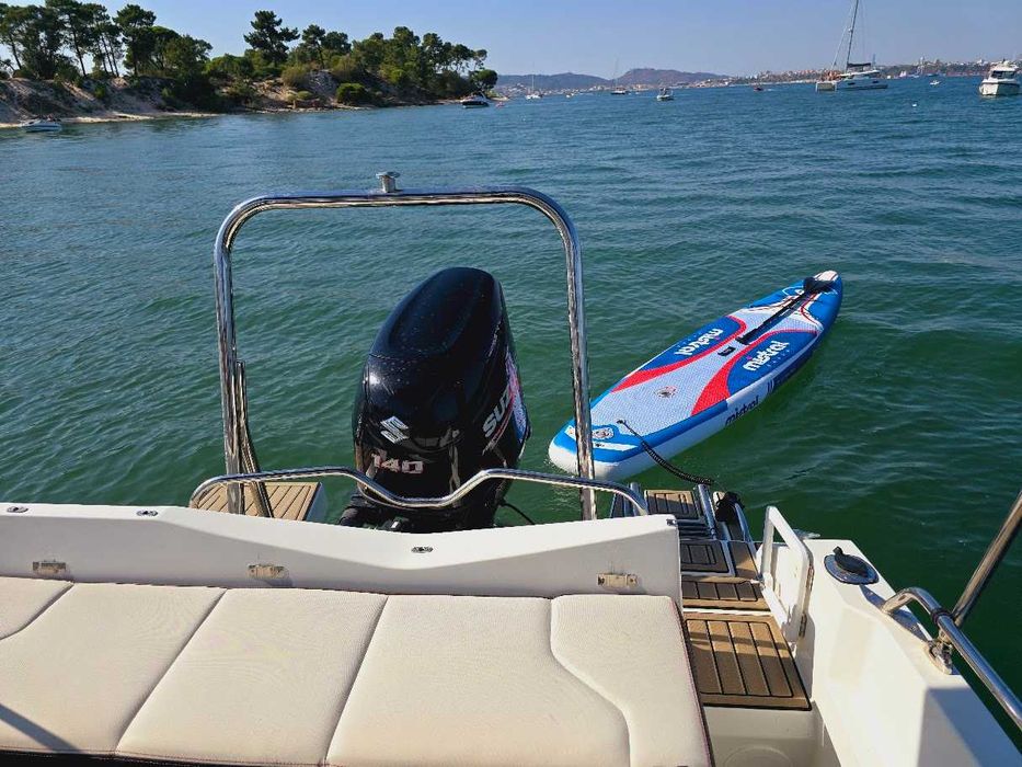 BENETEAU FLYER 5.5 SUNDECK | SUZUKI 140 HP | 2019 - c/ atrelado