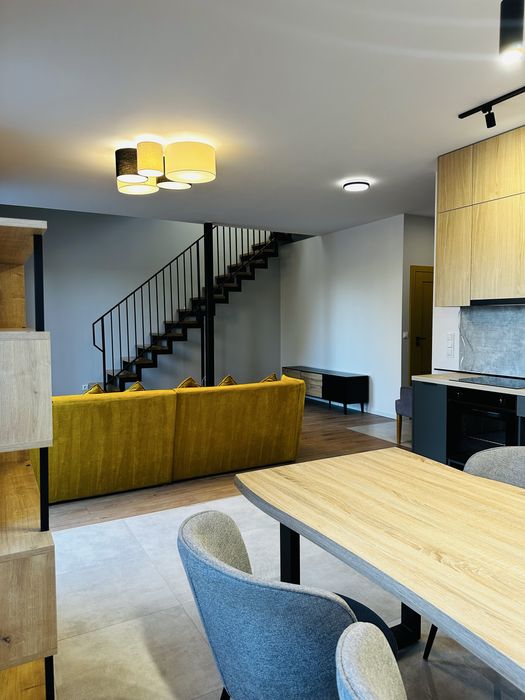 Dwupiętrowe mieszkanie 110m2, taras z ogrodem  120m2, domek ogrodowy