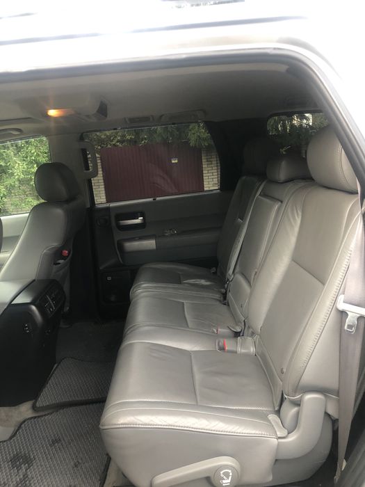 Продам Toyota Sequoia