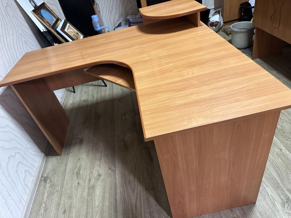 Стол угловой