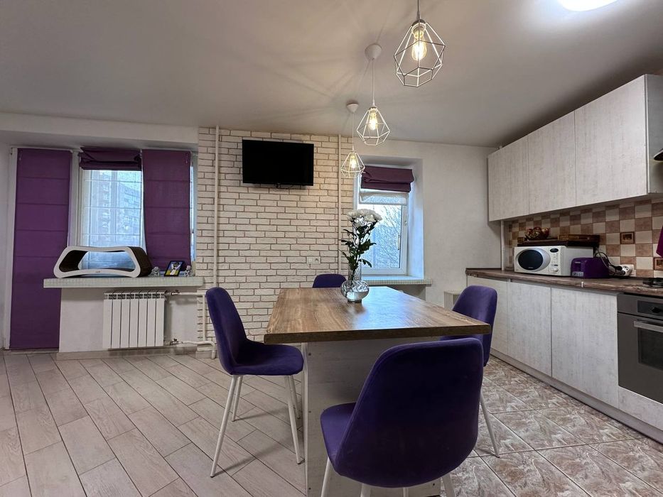 3-кімнатна квартира | 55-й мікрорайон | 2 поверх | цегляний будинок