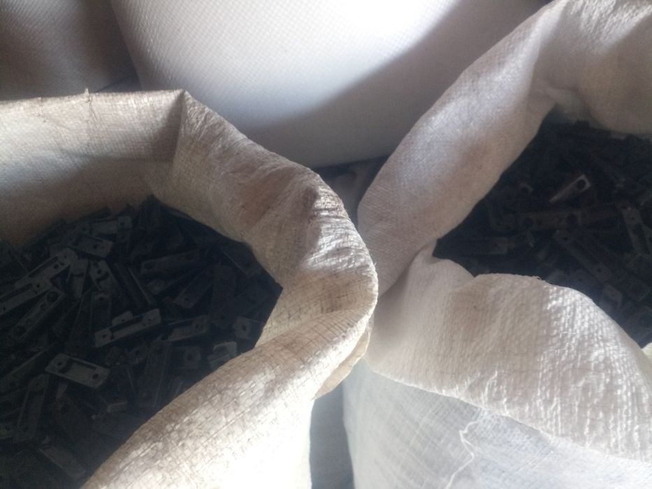 Опора мебельная под два самореза