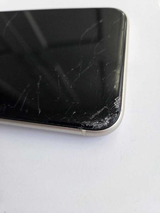 iPhone 11 biały 64GB bateria 85% - lekko uszkodzony ekran