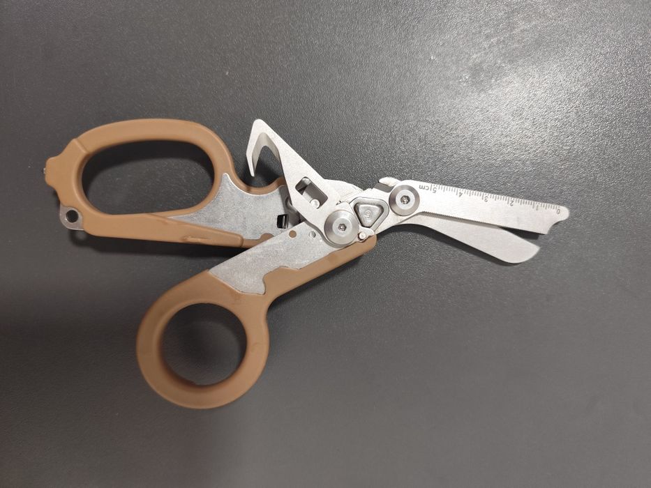 Мультитул-Ножиці ОПТ Leatherman Raptor включають стропоріз та склобій