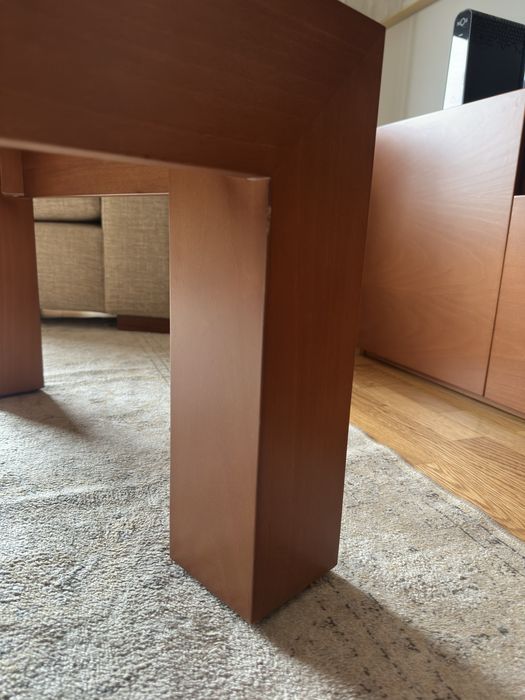 Mesa em madeira de cerejeira – Elegante e resistente
