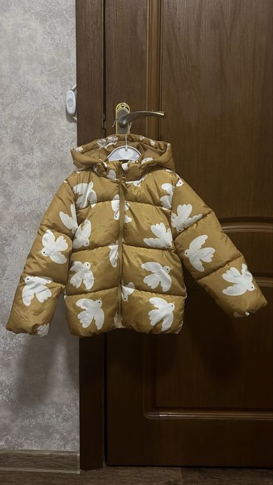 Демісезонна стьобана куртка від бренду H&M