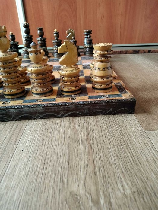 Sprzedam stare duże szachy drewniane