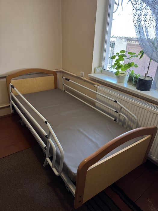 Електричне лікарняне ліжко для тяжко хворих