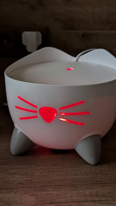 Фонтанчик для котів