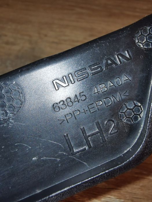 Бризговик переднього бампера лівий Nissan Rogue 2015 т32 - 63845 4ВА0А