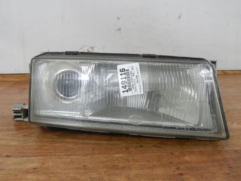 skoda octavia lampa przód prawa halogen
