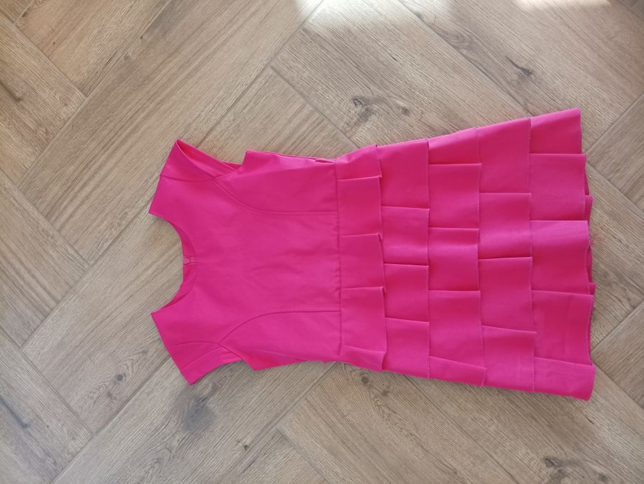 Różowa elegancka sukienka dla dziewczynki 116