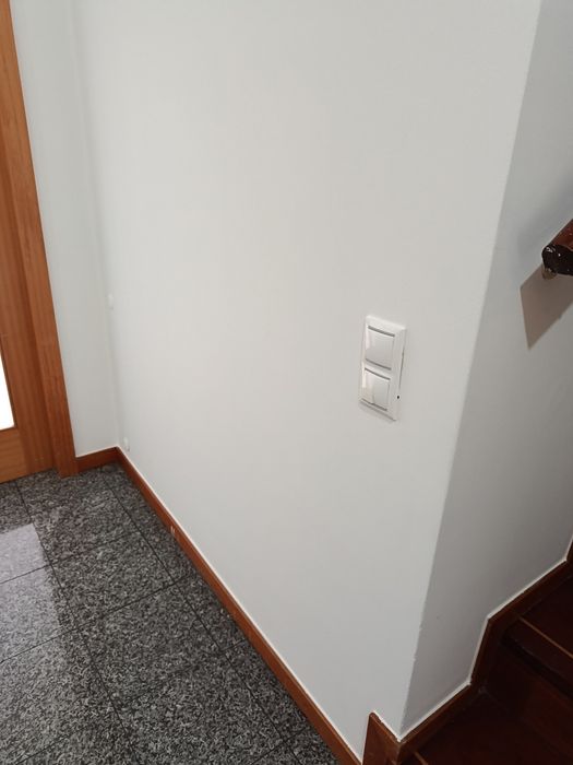 Lar em Tons / Serviços pintura e trolha