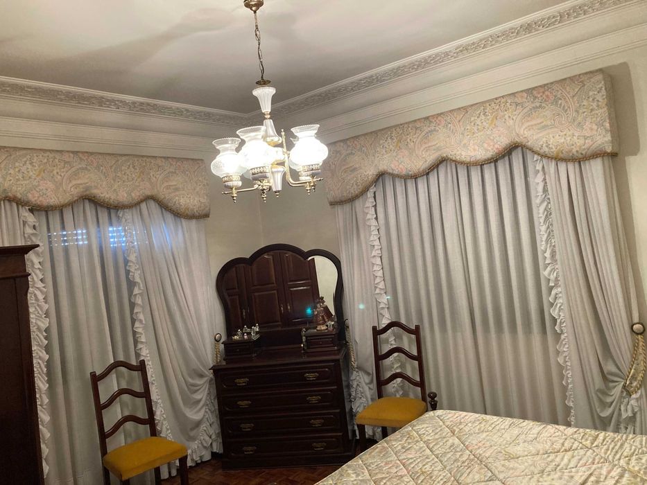 Dois cortinados + Sanefas + Colcha