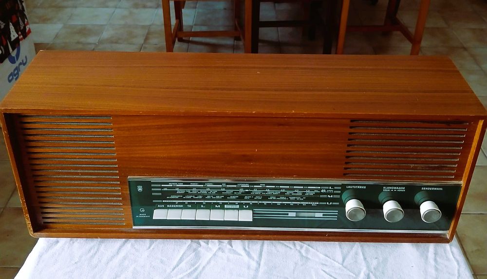 Rádio Grundig RF 135, fabricado na Alemanha