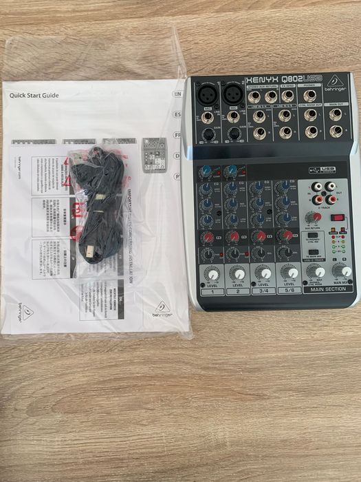 Mesa de mistura Behringer Q802