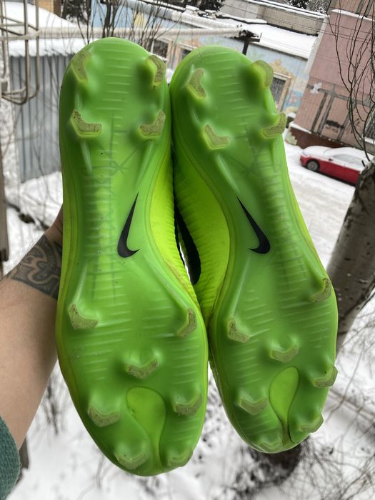 Футбольные бутцы бренда Найк