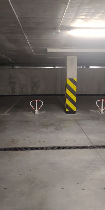 Sprzedam miejsce postojowe w bloku przy ul. Wysoki Stoczek 58 .