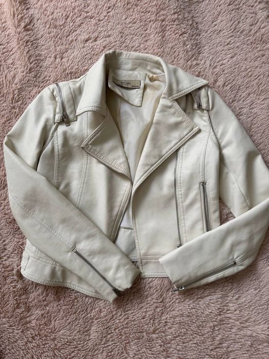 Косуха молочного  кольору