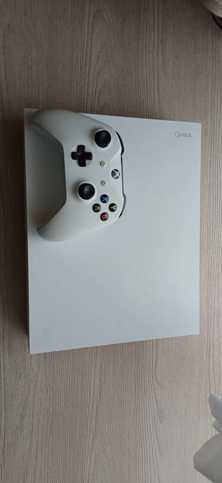 Продам Xbox one x,в ідеальному стані
